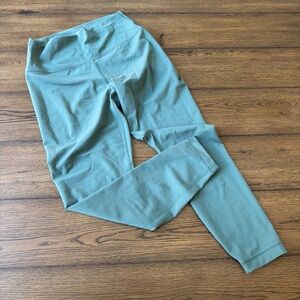 Yogalicious sage/green Ankle & Cropped Pants